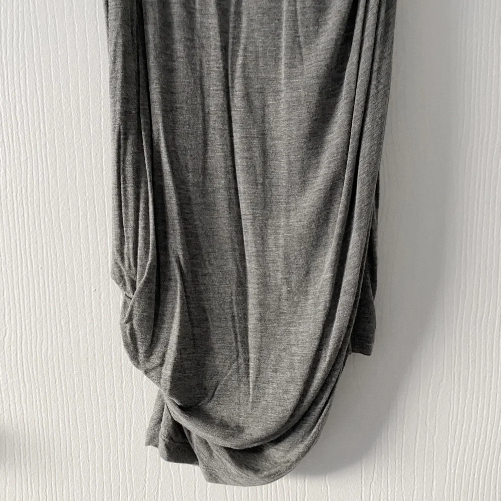 Laila Azhar | Ruched Dress - Picture 3 of 5